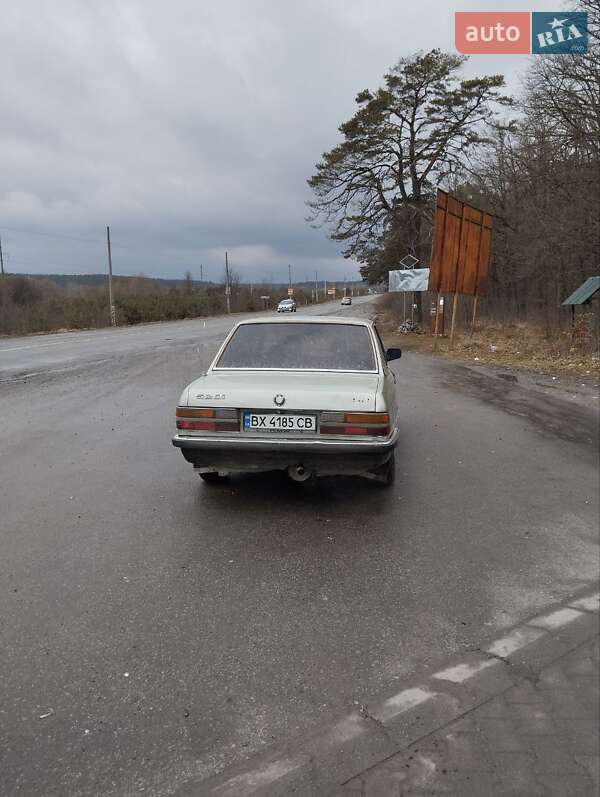 Седан BMW 5 Series 1984 в Киеве