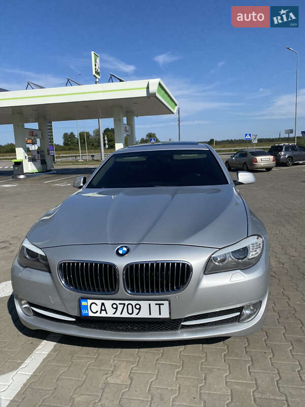 Седан BMW 5 Series 2012 в 