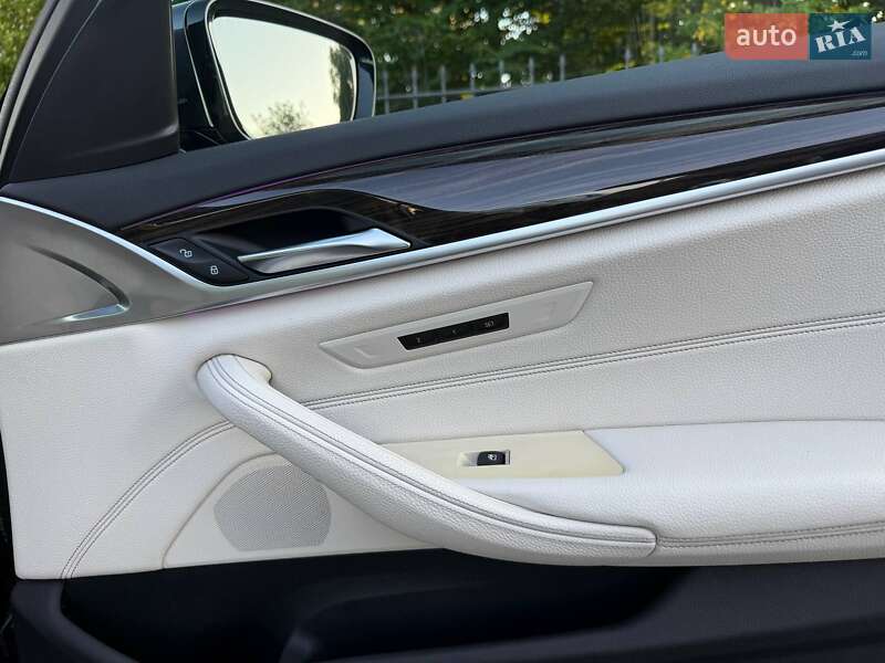 Седан BMW 5 Series 2017 в Хмельницком