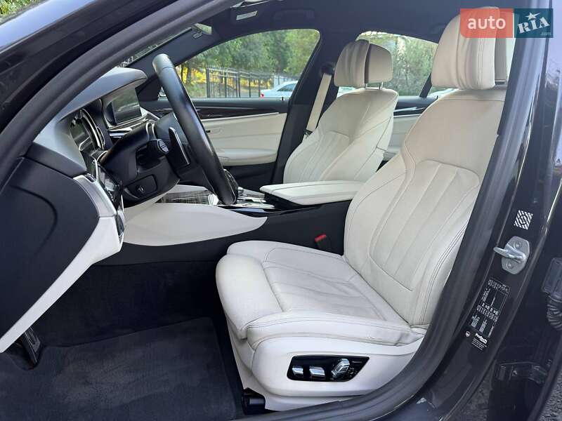 Седан BMW 5 Series 2017 в Хмельницком