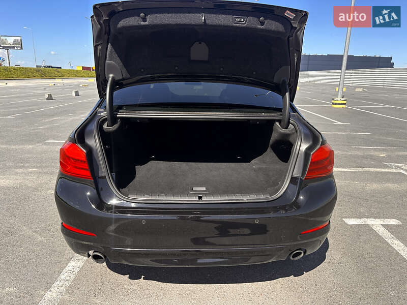 Седан BMW 5 Series 2018 в Львове