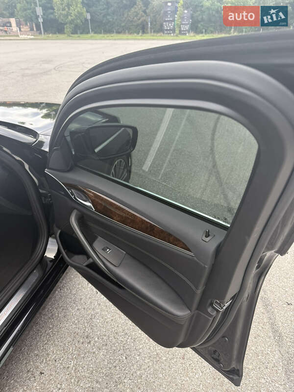 Седан BMW 5 Series 2017 в Львові