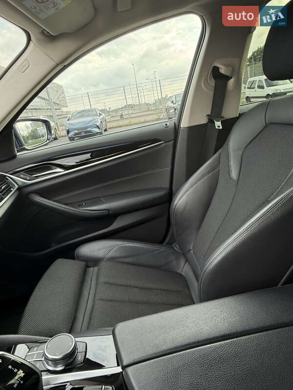 Седан BMW 5 Series 2019 в Львові