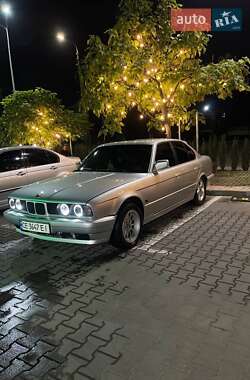 Седан BMW 5 Series 1988 в Чернівцях