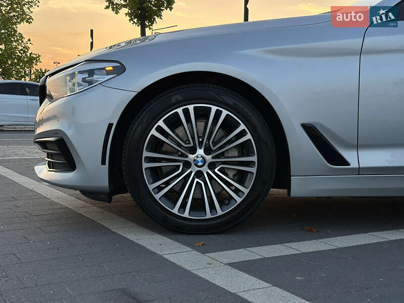 Седан BMW 5 Series 2020 в Мукачево