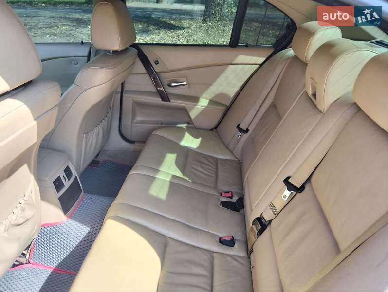 Седан BMW 5 Series 2004 в Коростене
