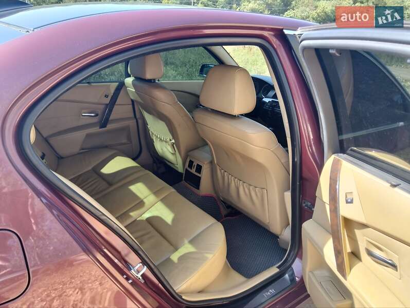 Седан BMW 5 Series 2004 в Коростене