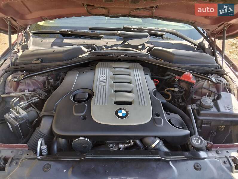 Седан BMW 5 Series 2004 в Коростене