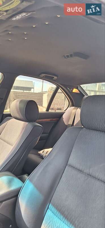 Седан BMW 5 Series 2001 в Березному