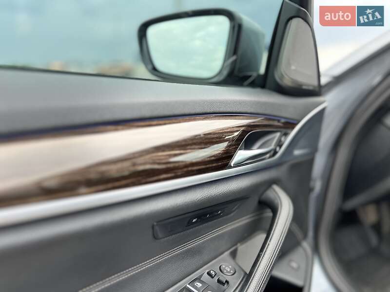 Седан BMW 5 Series 2017 в Львове