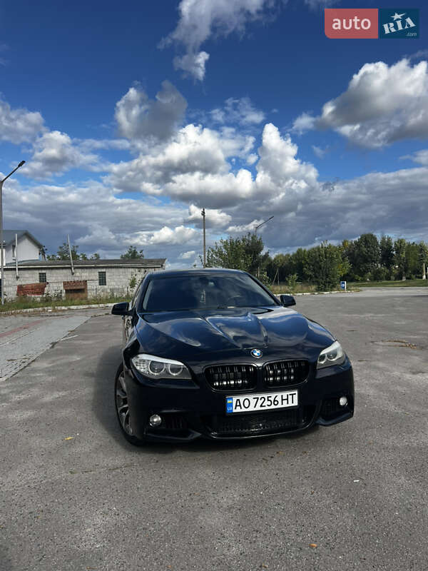 Седан BMW 5 Series 2012 в Волочиске