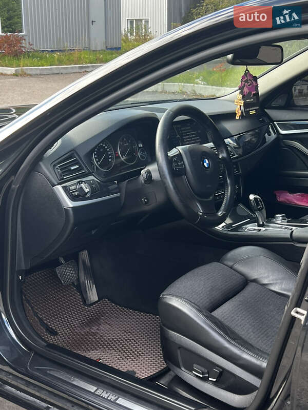 Седан BMW 5 Series 2012 в Волочиске