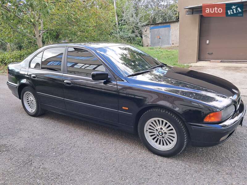 Седан BMW 5 Series 2000 в Черновцах