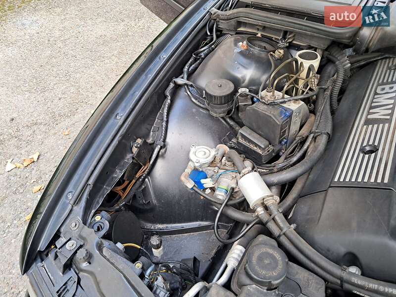 Седан BMW 5 Series 2000 в Черновцах