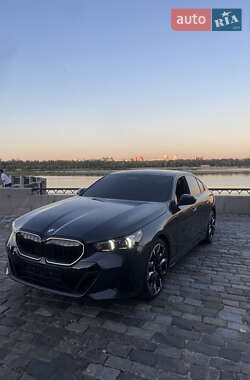 Седан BMW 5 Series 2023 в  фото 2 Седан BMW 5 Series 2023 в