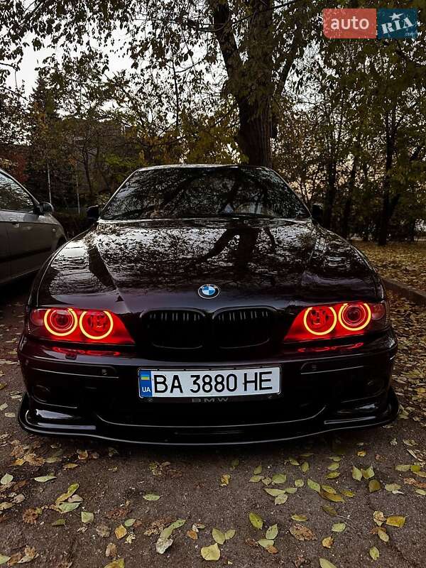 Седан BMW 5 Series 2001 в Еланце