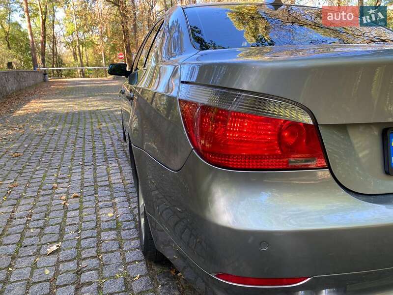 Седан BMW 5 Series 2005 в Каневе