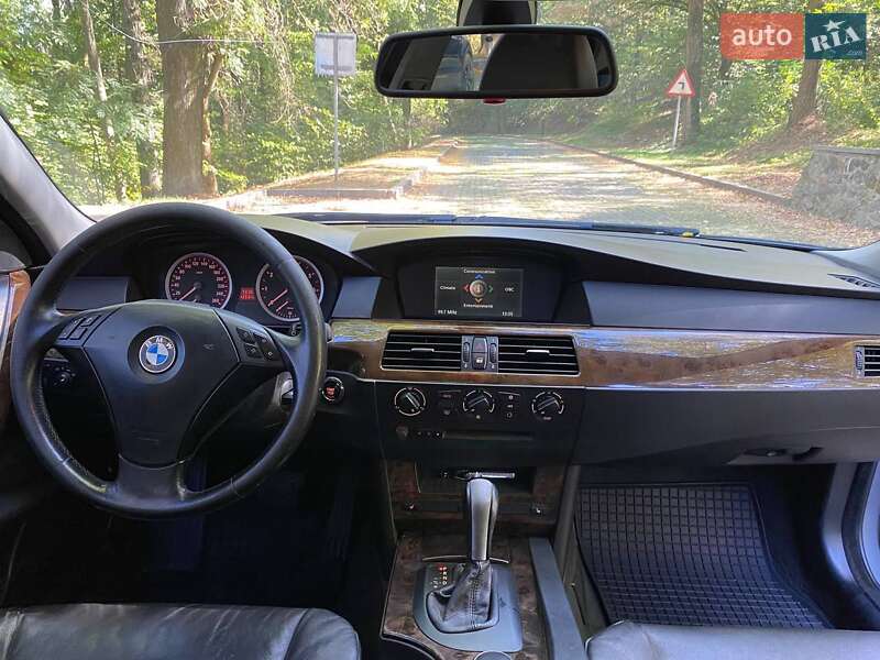 Седан BMW 5 Series 2005 в Каневе
