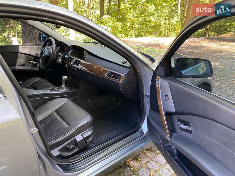 Седан BMW 5 Series 2005 в Каневе