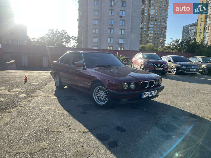 Седан BMW 5 Series 1993 в Киеве