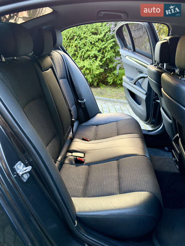 Седан BMW 5 Series 2012 в Міжгір'ї