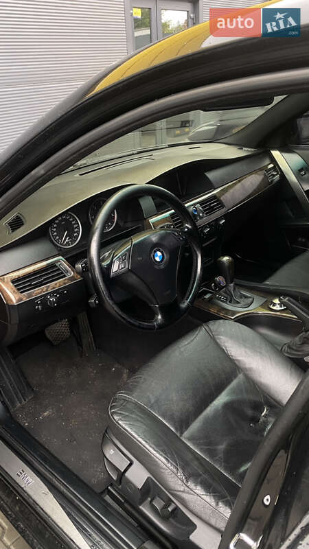 Седан BMW 5 Series 2003 в Смыге