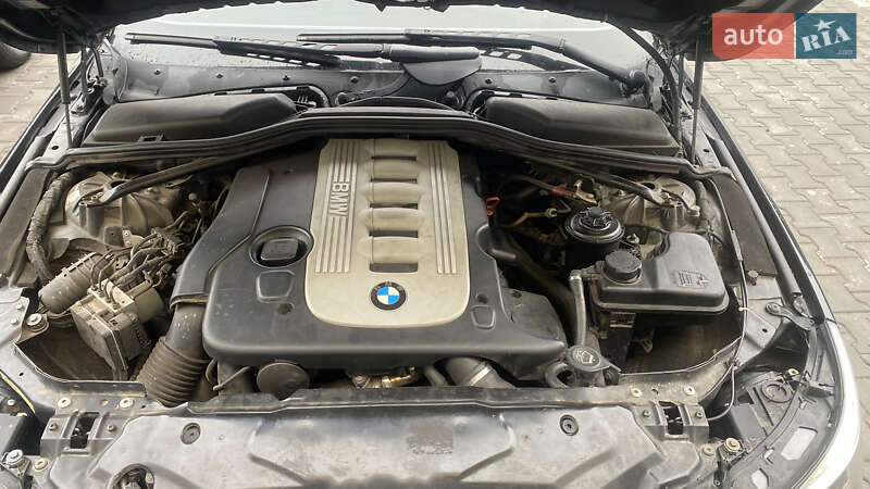 Седан BMW 5 Series 2003 в Смыге