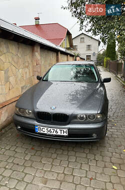 Седан BMW 5 Series 2000 в Городке