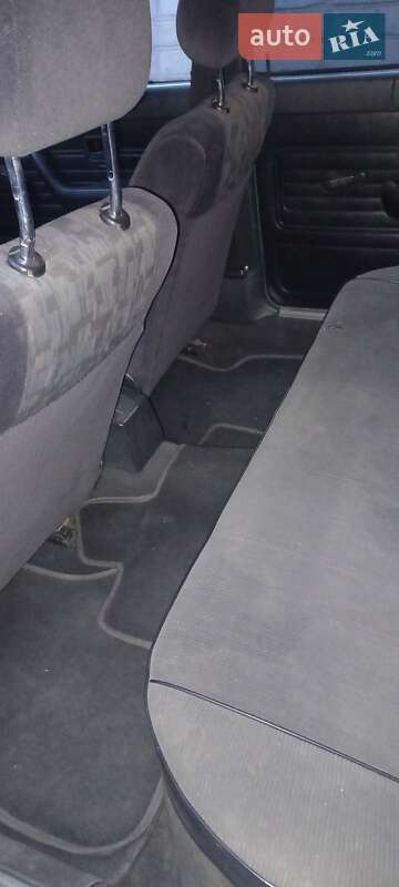 Седан BMW 5 Series 1984 в Запорожье