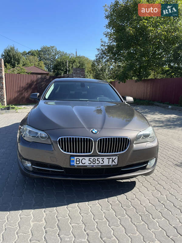 Седан BMW 5 Series 2010 в Львові