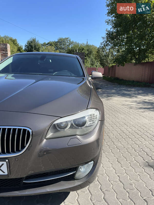 Седан BMW 5 Series 2010 в Львові