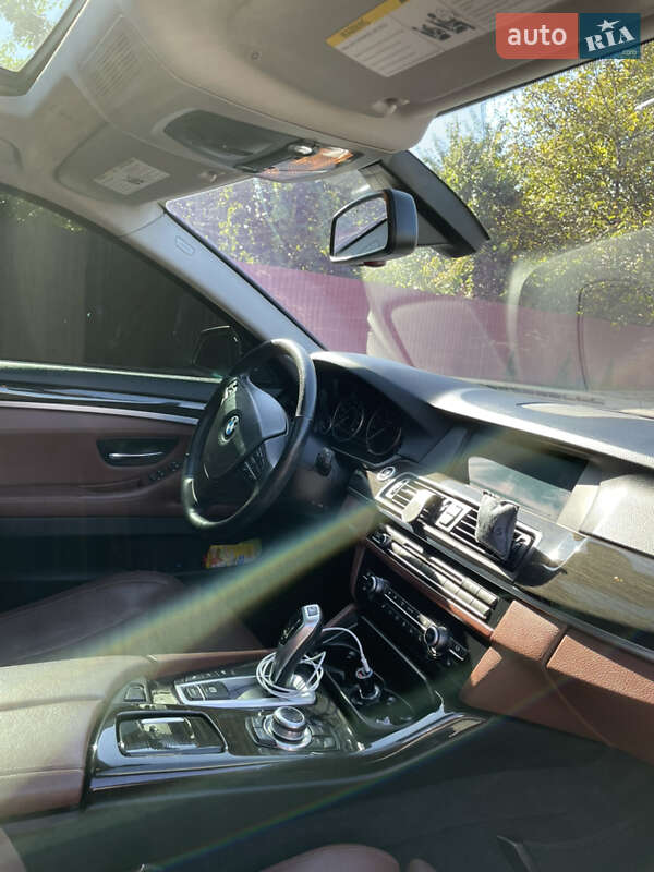 Седан BMW 5 Series 2010 в Львові