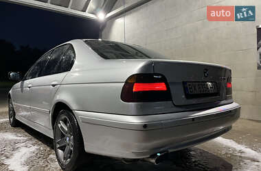 Седан BMW 5 Series 2000 в Деражне