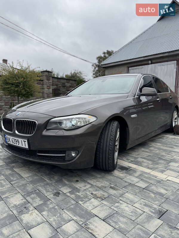 Седан BMW 5 Series 2011 в Вараше фото 2 Седан BMW 5 Series 2011 в Вараше