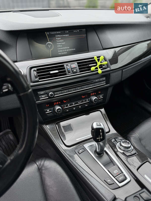 Седан BMW 5 Series 2011 в Вараше фото 10 Седан BMW 5 Series 2011 в Вараше
