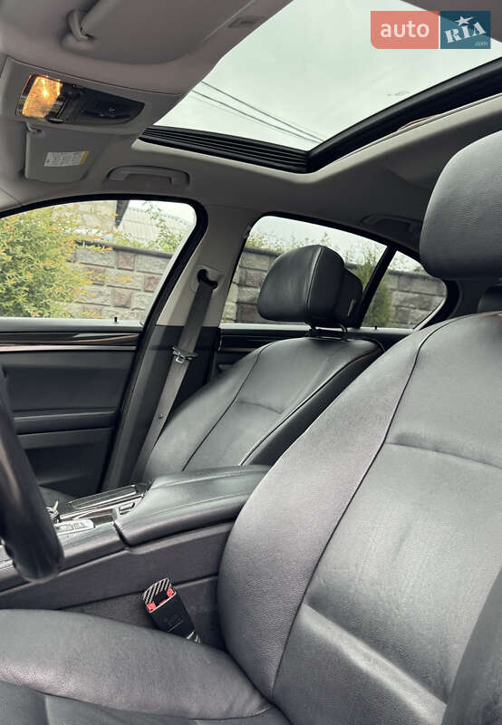 Седан BMW 5 Series 2011 в Вараше фото 15 Седан BMW 5 Series 2011 в Вараше