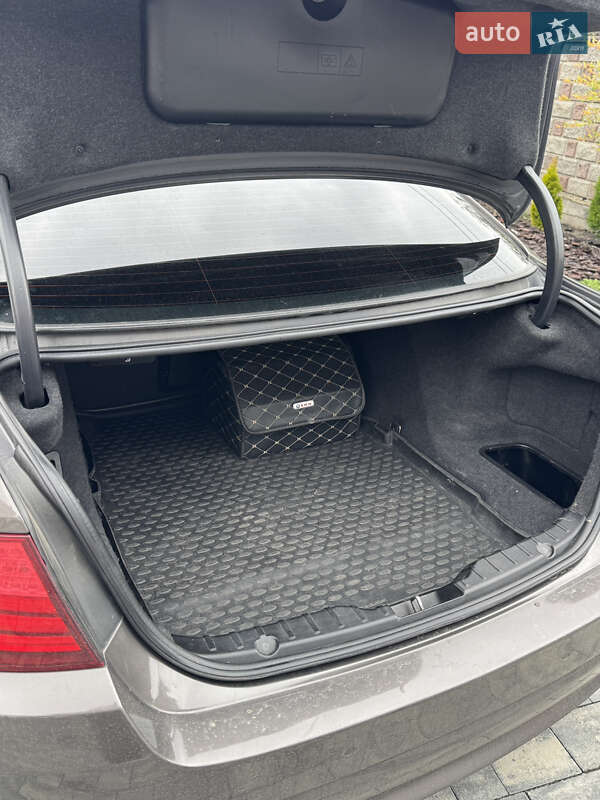 Седан BMW 5 Series 2011 в Вараше фото 18 Седан BMW 5 Series 2011 в Вараше