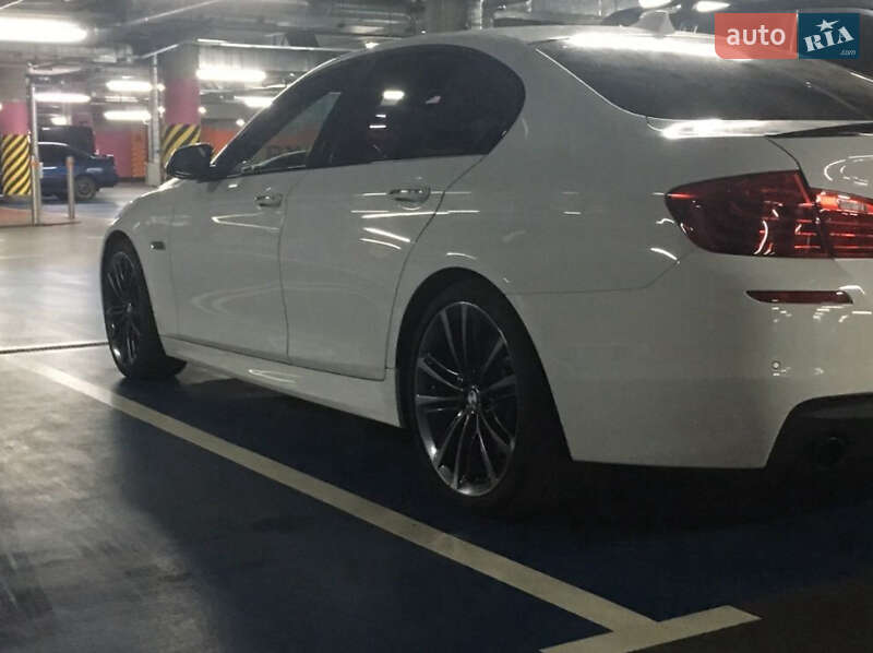 Седан BMW 5 Series 2015 в Львове