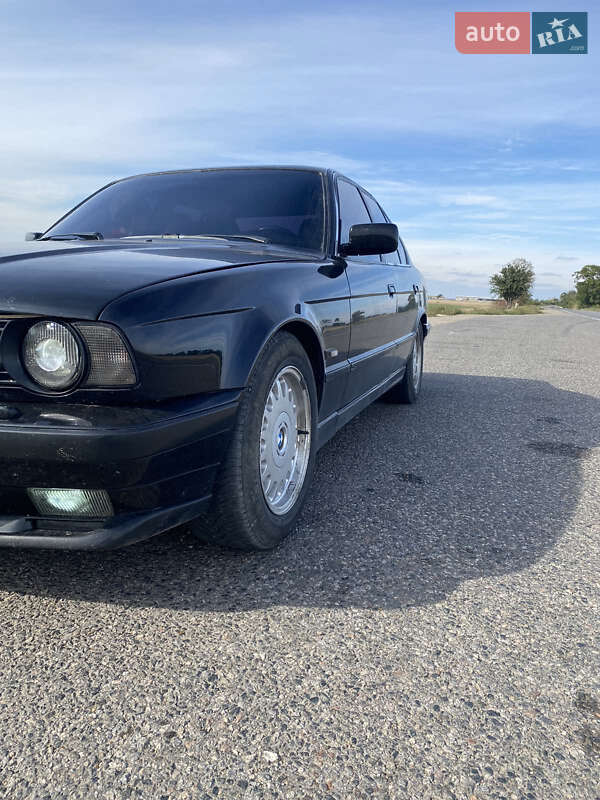 Седан BMW 5 Series 1993 в Одессе