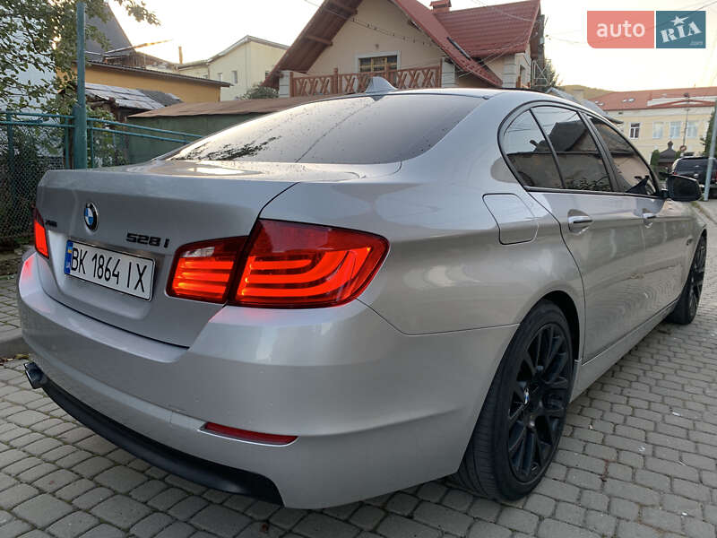 Седан BMW 5 Series 2013 в Надворной