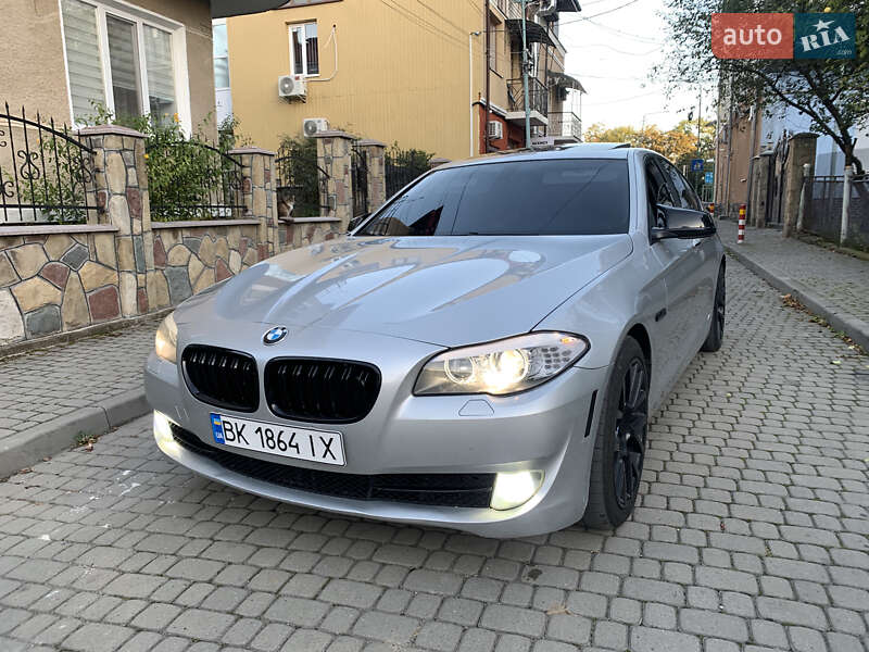 Седан BMW 5 Series 2013 в Надворной