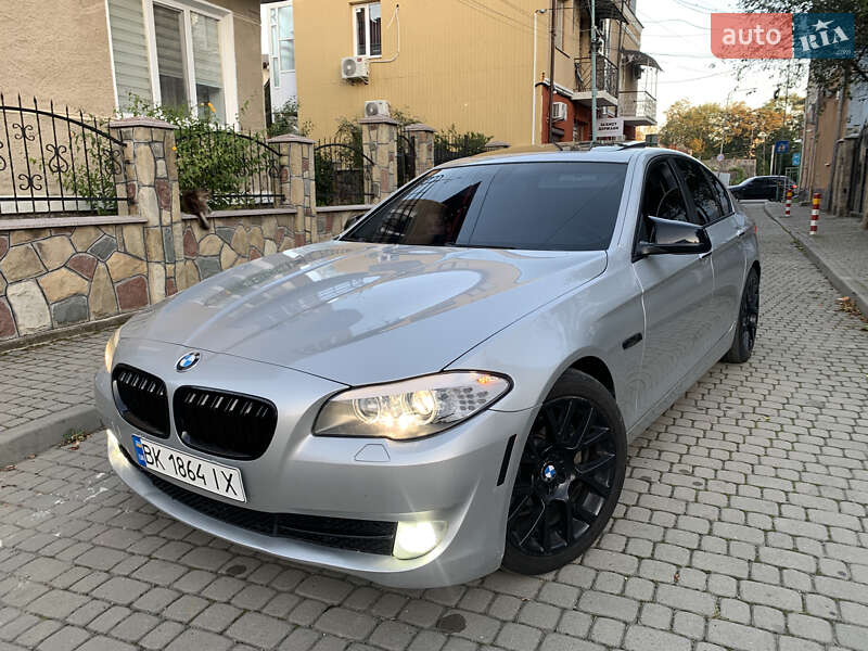 Седан BMW 5 Series 2013 в Надворной