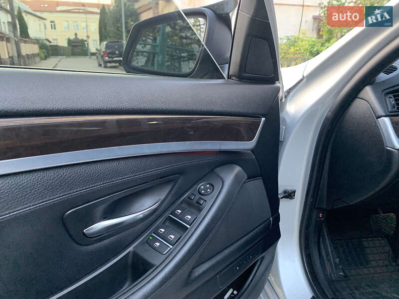 Седан BMW 5 Series 2013 в Надворной