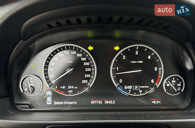 Седан BMW 5 Series 2012 в 
