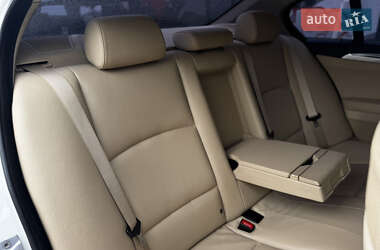 Седан BMW 5 Series 2012 в 