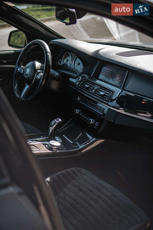 Седан BMW 5 Series 2015 в Бурштині