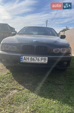 Седан BMW 5 Series 2000 в Ромнах