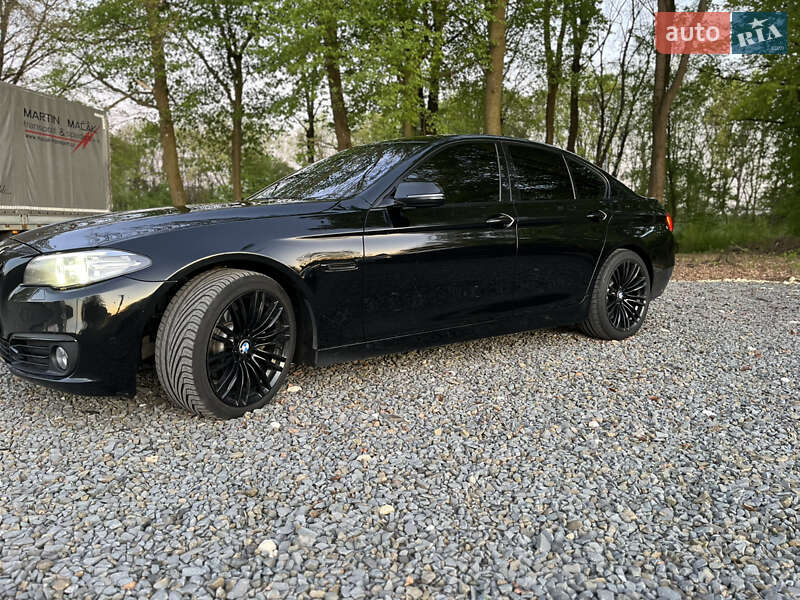 Седан BMW 5 Series 2014 в Самборе