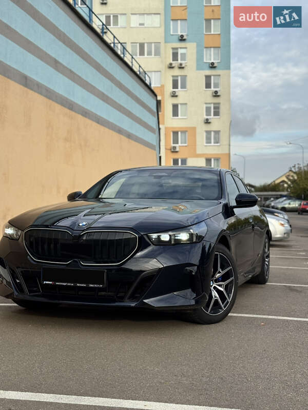 Седан BMW 5 Series 2023 в Киеве