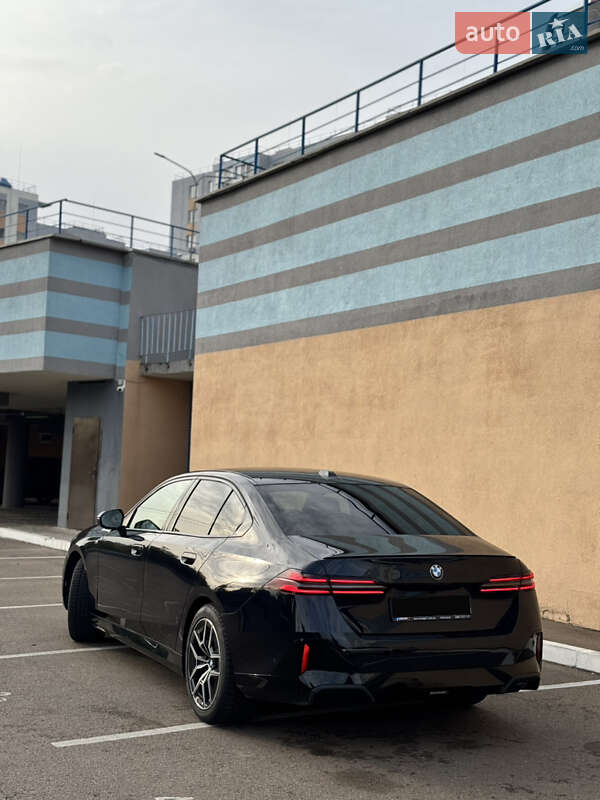 Седан BMW 5 Series 2023 в Киеве